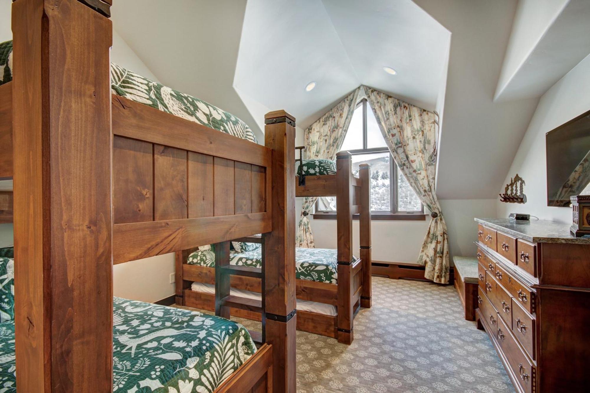 Luxury Ski-In 3 Bedroom Penthouse Inside Pines Lodge, Sleeps 10! Condo Бийвър Крийк Екстериор снимка
