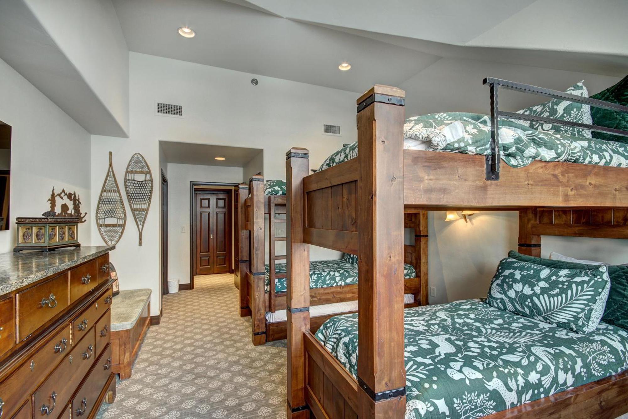 Luxury Ski-In 3 Bedroom Penthouse Inside Pines Lodge, Sleeps 10! Condo Бийвър Крийк Екстериор снимка